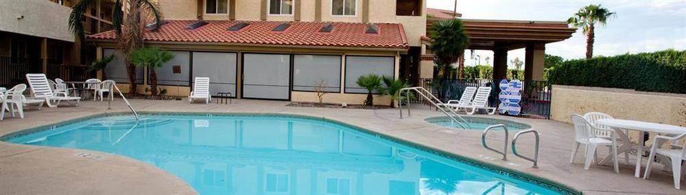 Red Lion Inn & Suites Cathedral City Palm Springs Удобства фото