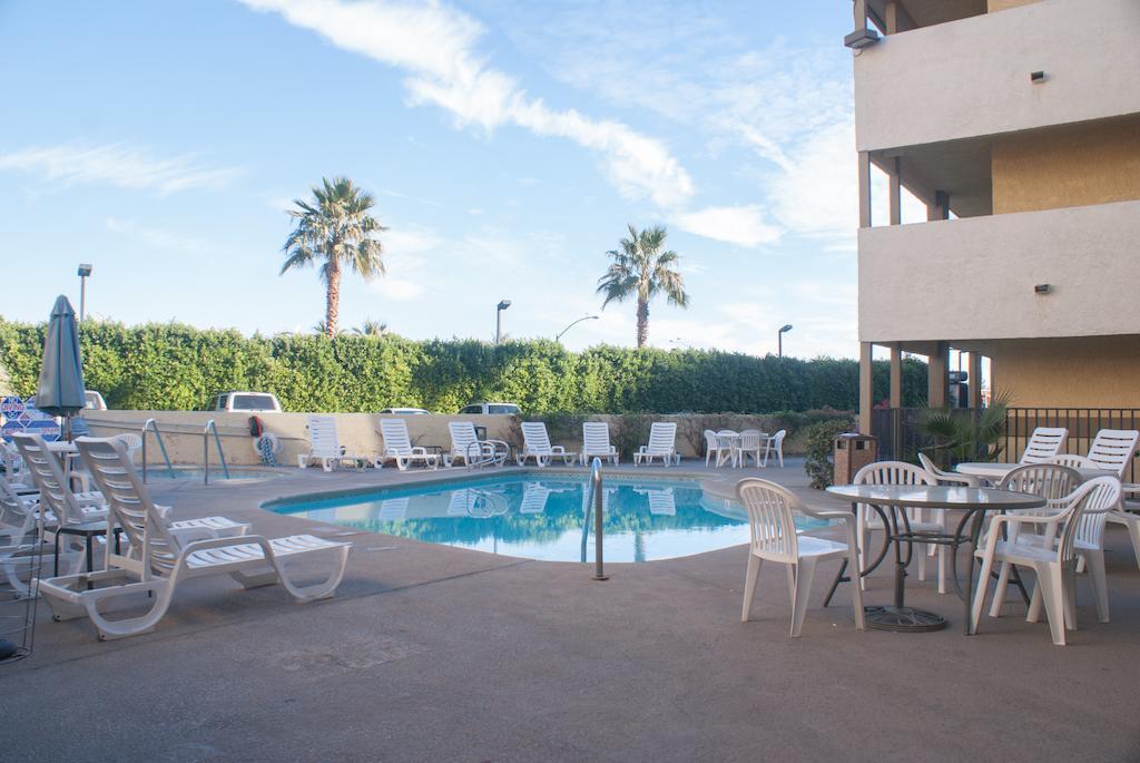 Red Lion Inn & Suites Cathedral City Palm Springs Экстерьер фото