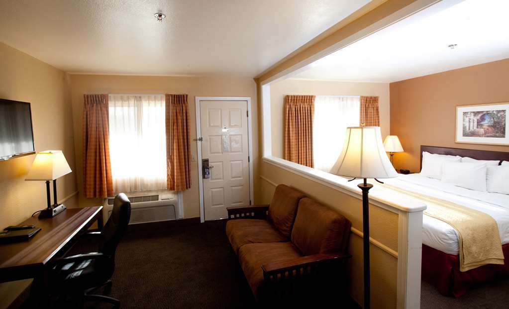 Red Lion Inn & Suites Cathedral City Palm Springs Номер фото