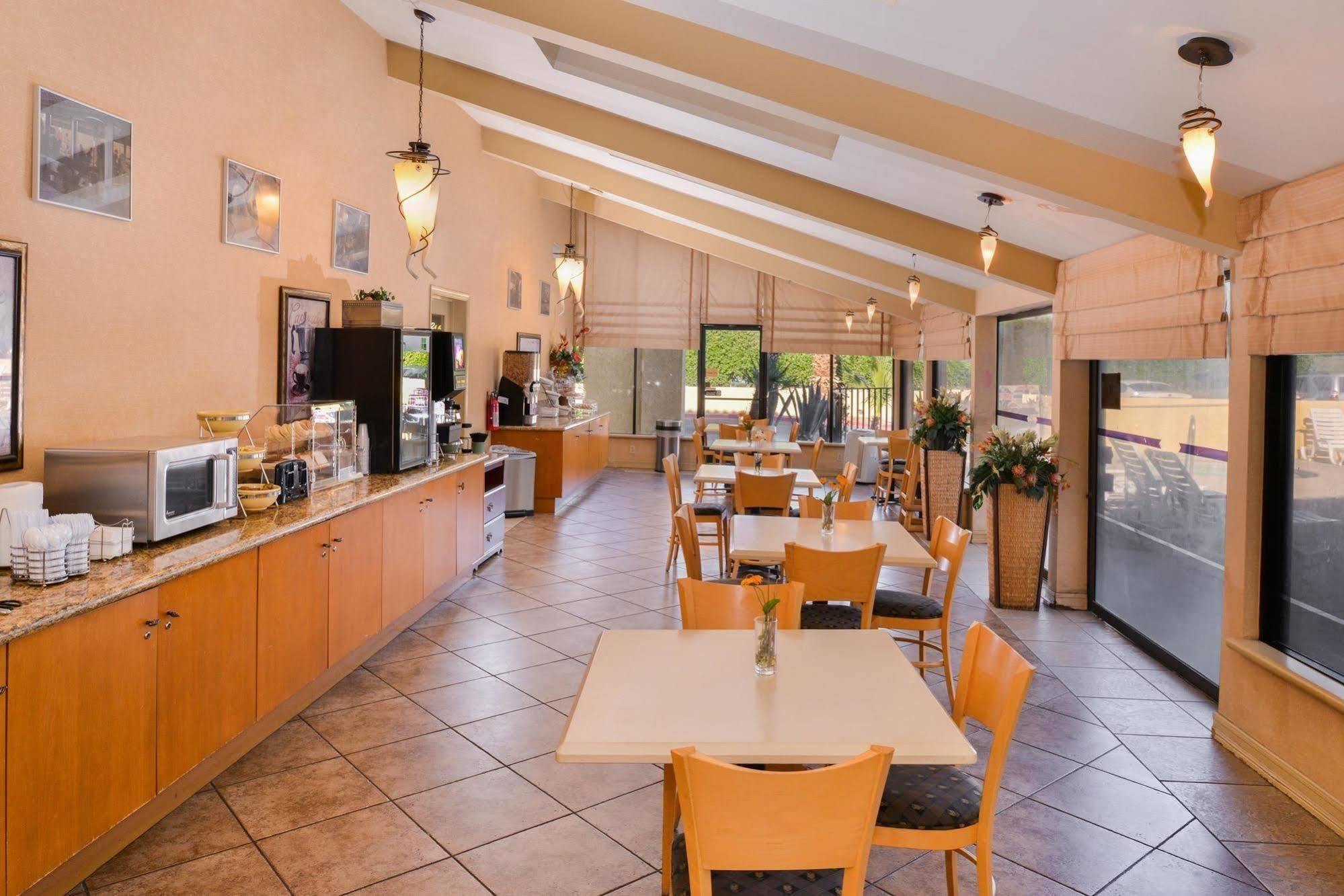 Red Lion Inn & Suites Cathedral City Palm Springs Экстерьер фото