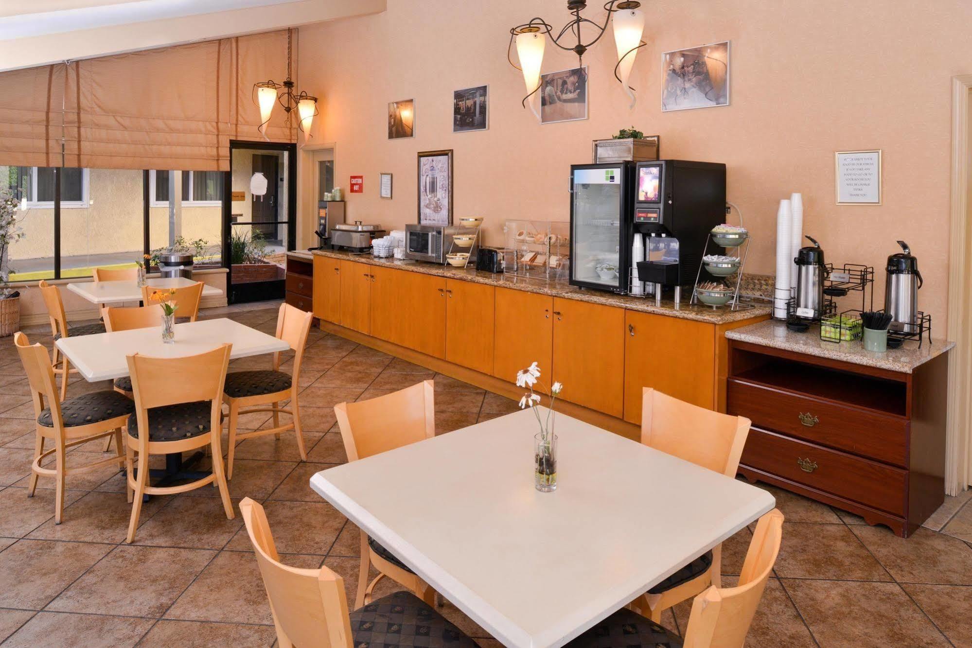 Red Lion Inn & Suites Cathedral City Palm Springs Экстерьер фото