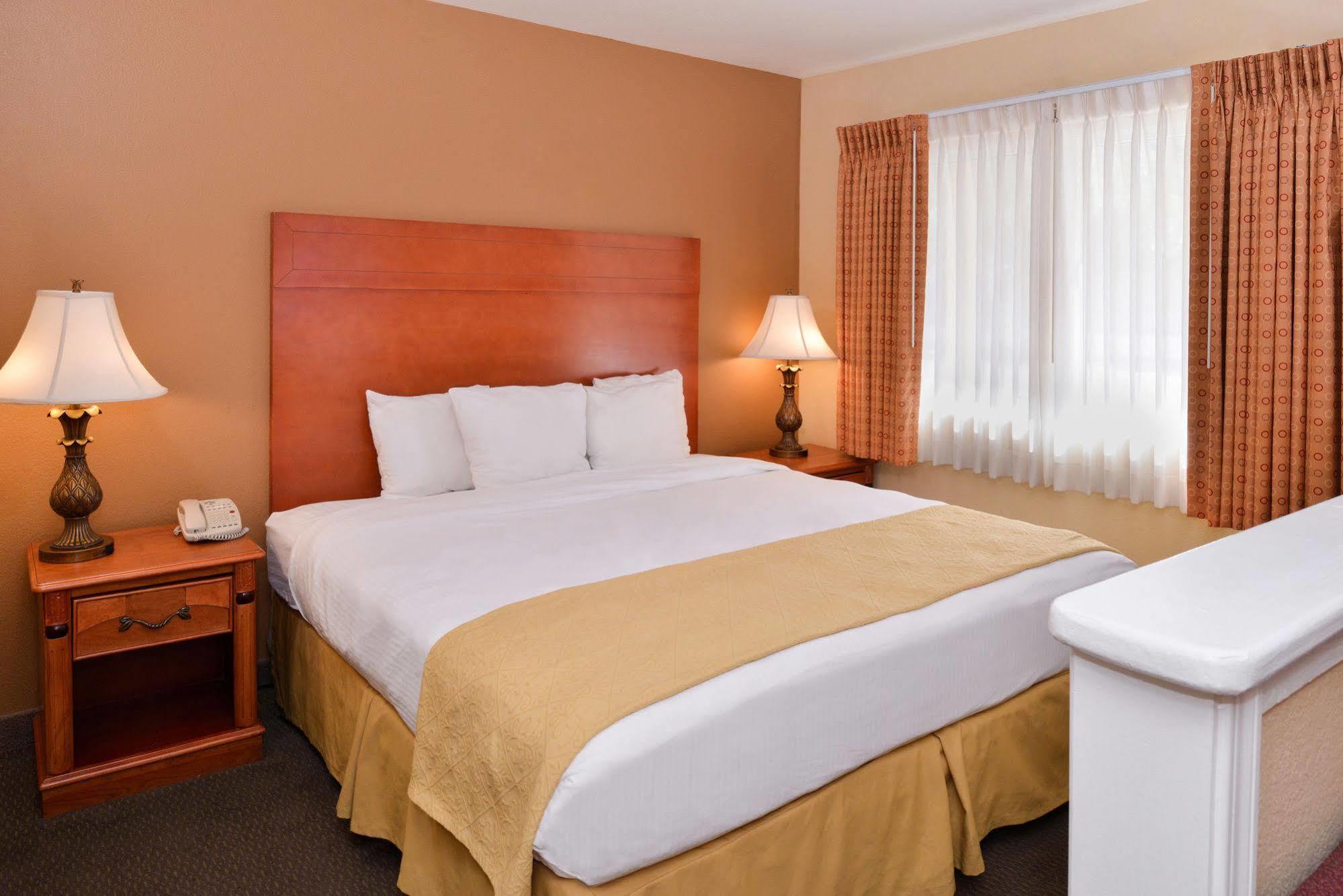 Red Lion Inn & Suites Cathedral City Palm Springs Экстерьер фото