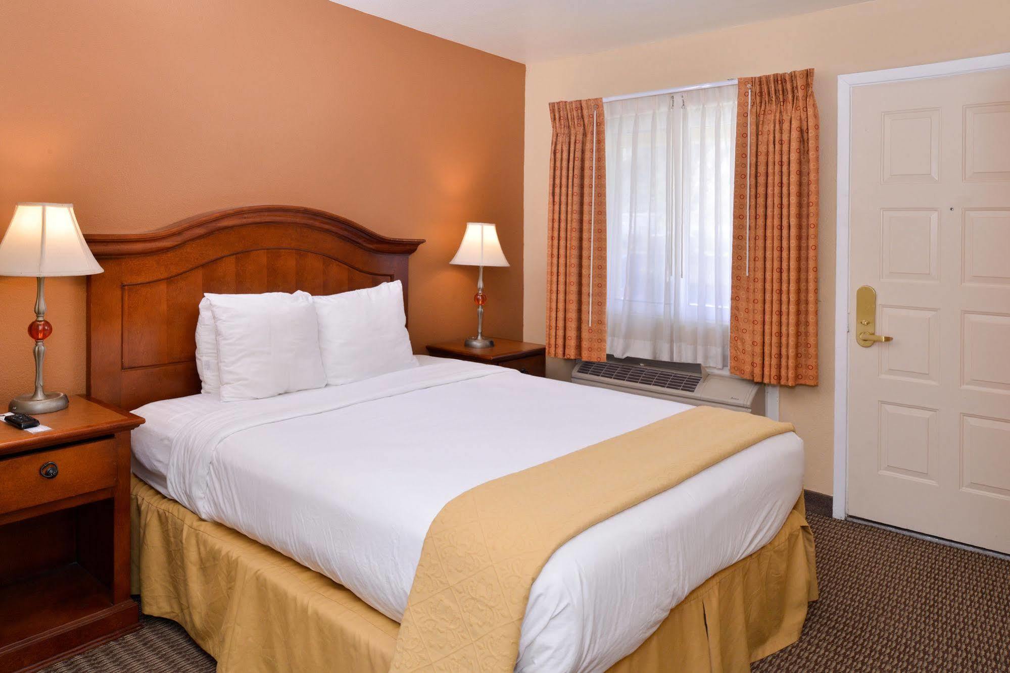 Red Lion Inn & Suites Cathedral City Palm Springs Экстерьер фото