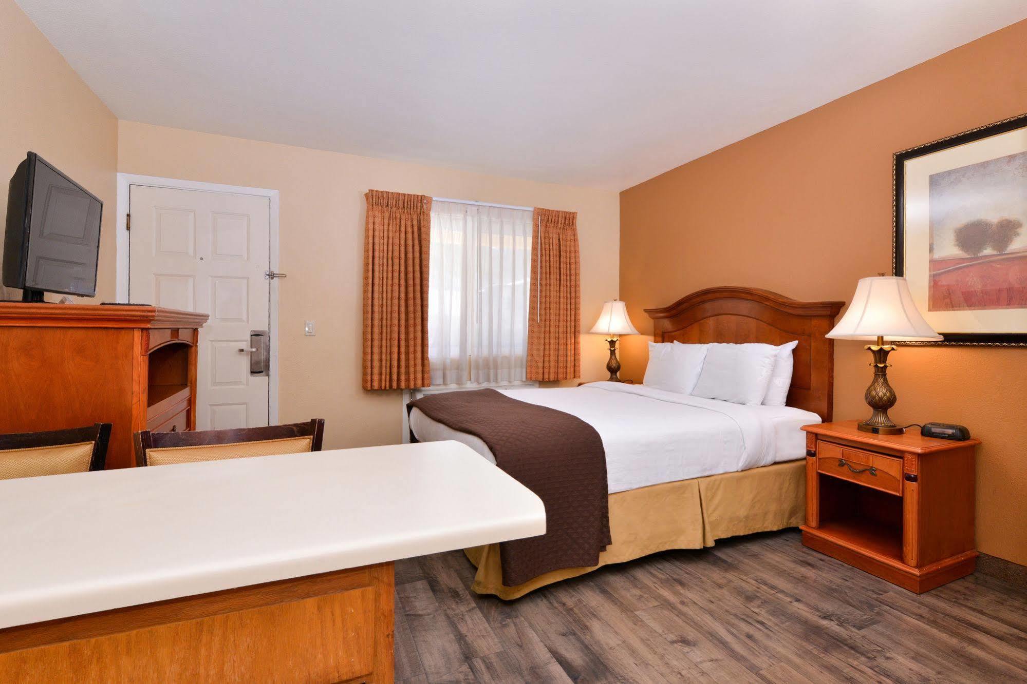 Red Lion Inn & Suites Cathedral City Palm Springs Экстерьер фото