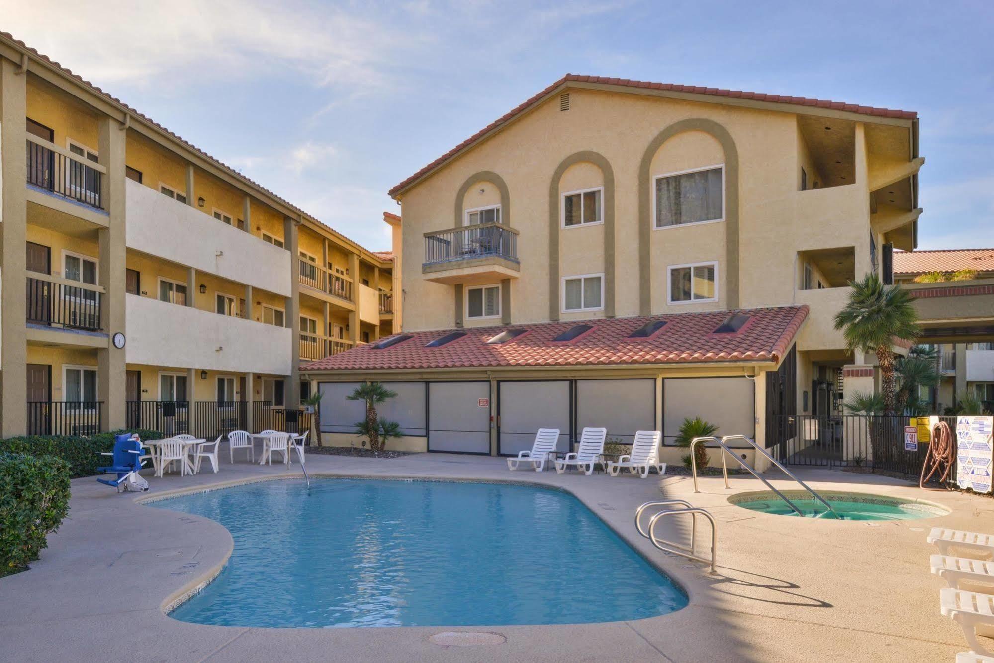 Red Lion Inn & Suites Cathedral City Palm Springs Экстерьер фото