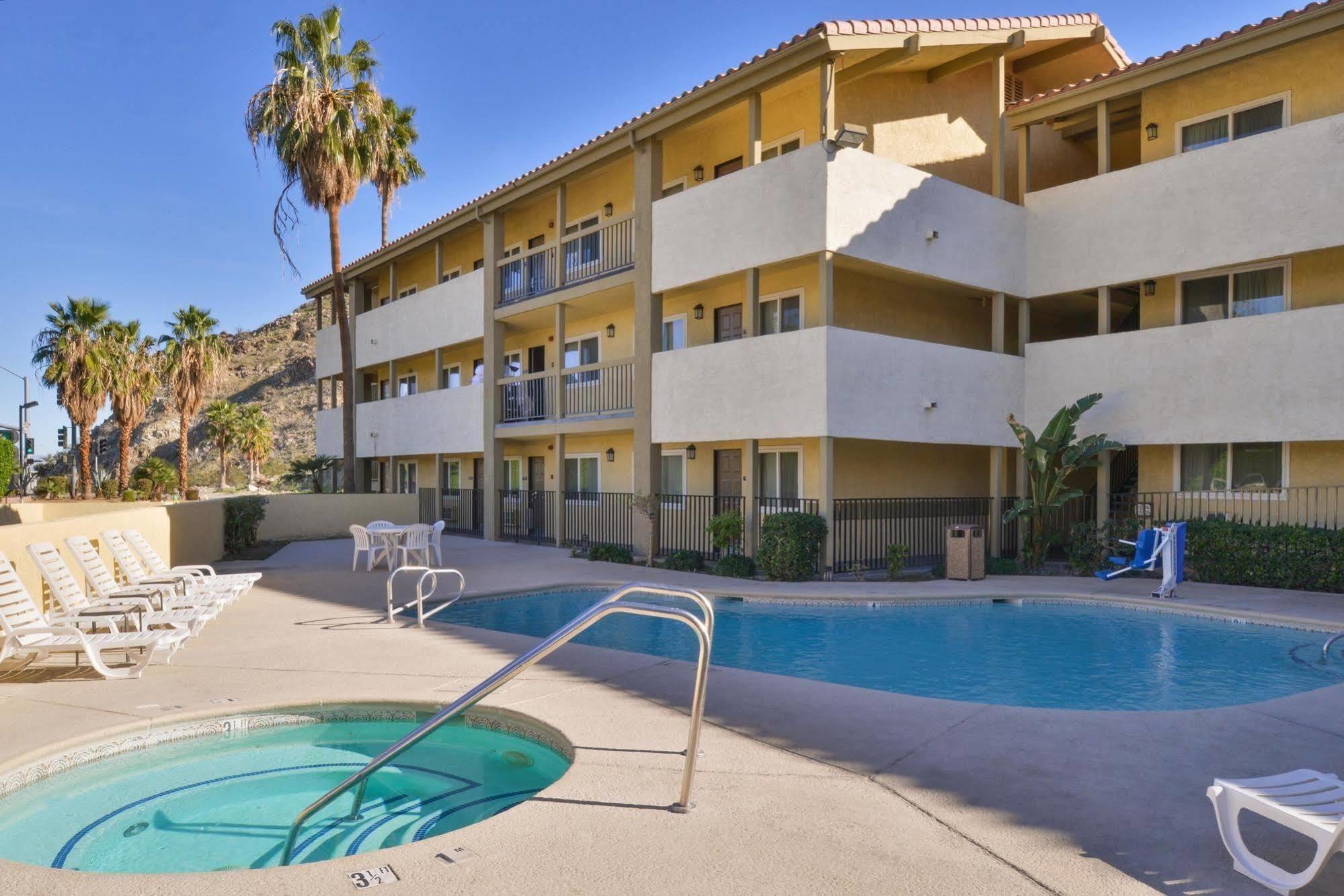 Red Lion Inn & Suites Cathedral City Palm Springs Экстерьер фото
